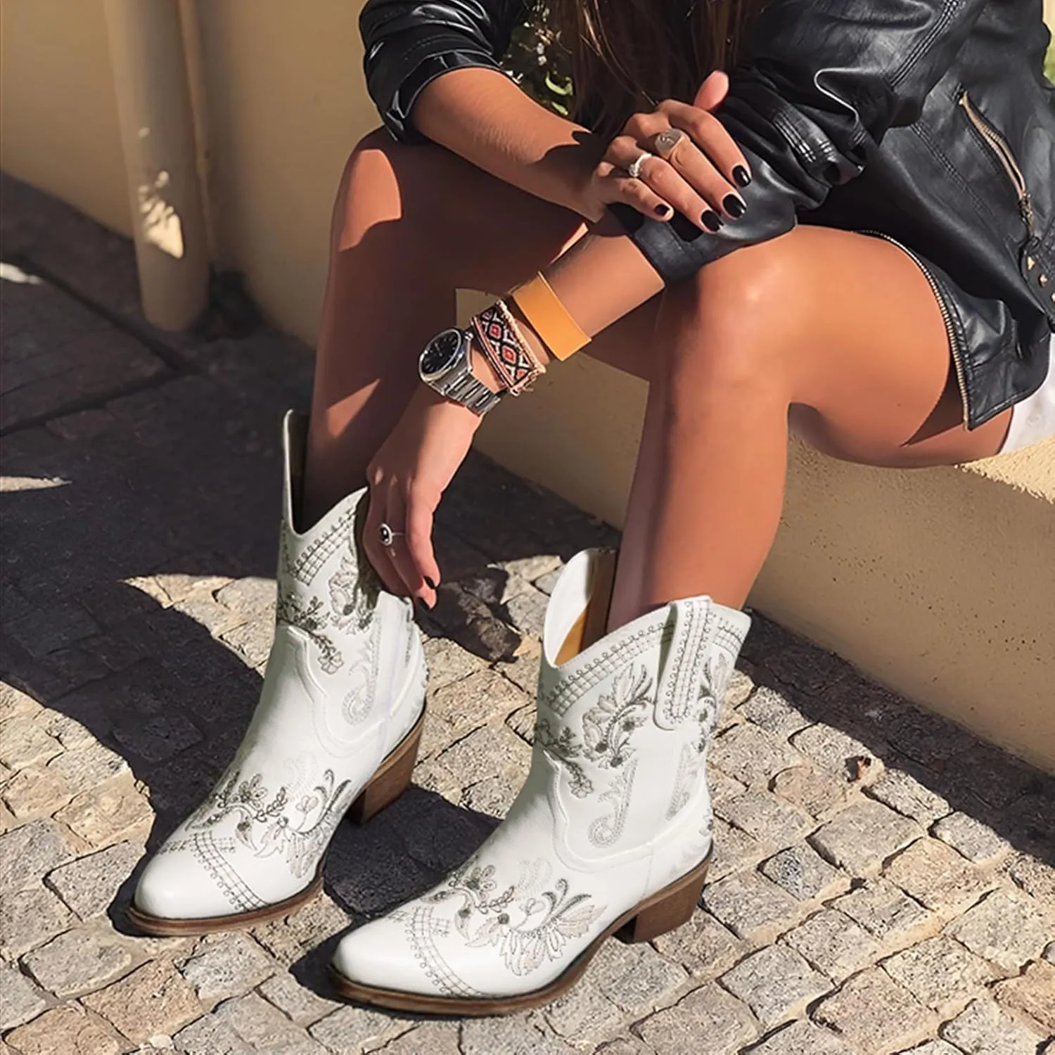 Cowboy Boots for Women - Western Embroidered Cowgirl Boots with Sparkly Rhinestone, Pointed Toe Chunky Heel Side Zipper Vintage Short Booties, Women's Ankle High Fashion Retro Country Booties