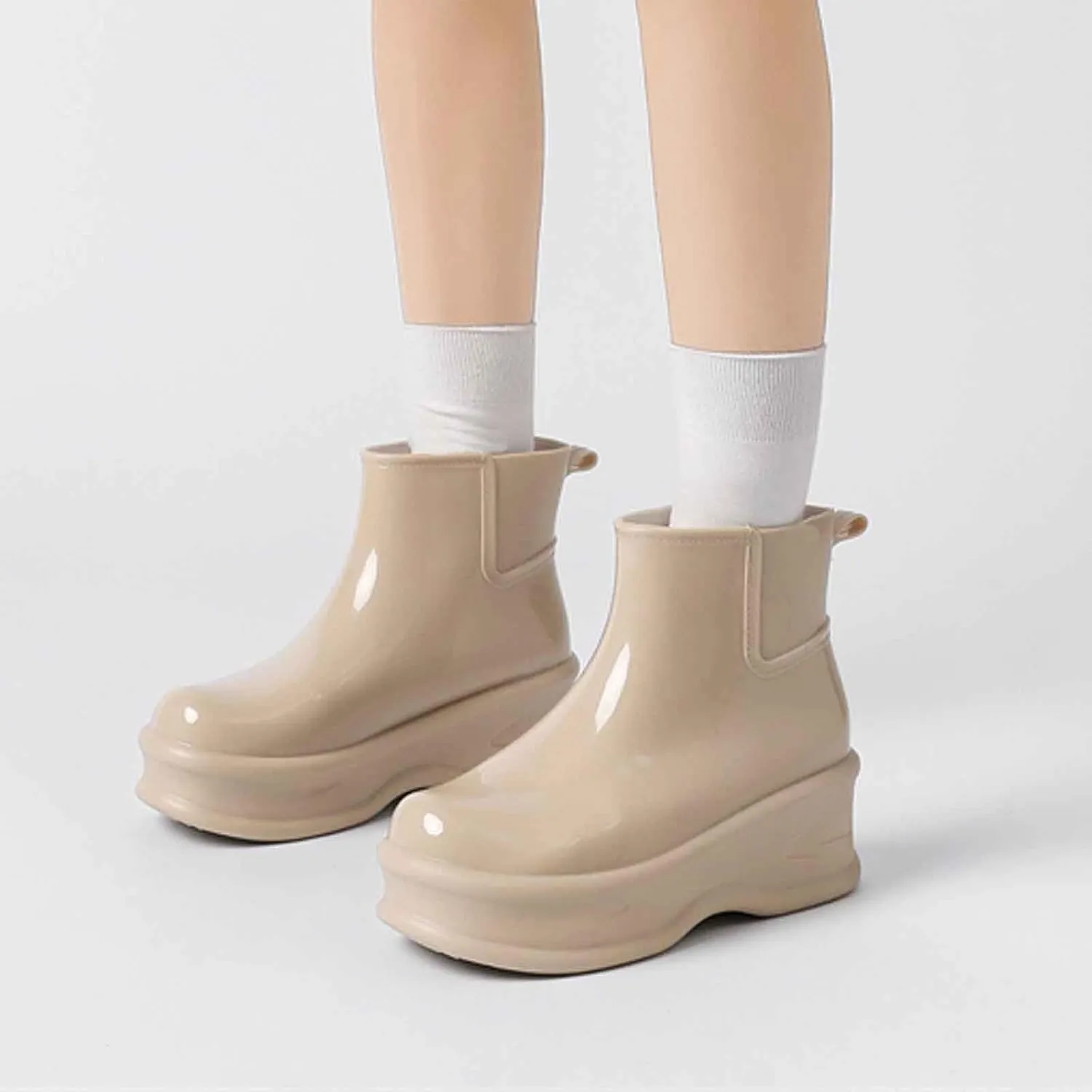 Durable Women's Rain Shoes Thick Sole Footwear Rainy Days Perfect Outdoor Activities Stylish and Rain Boots with Dogs