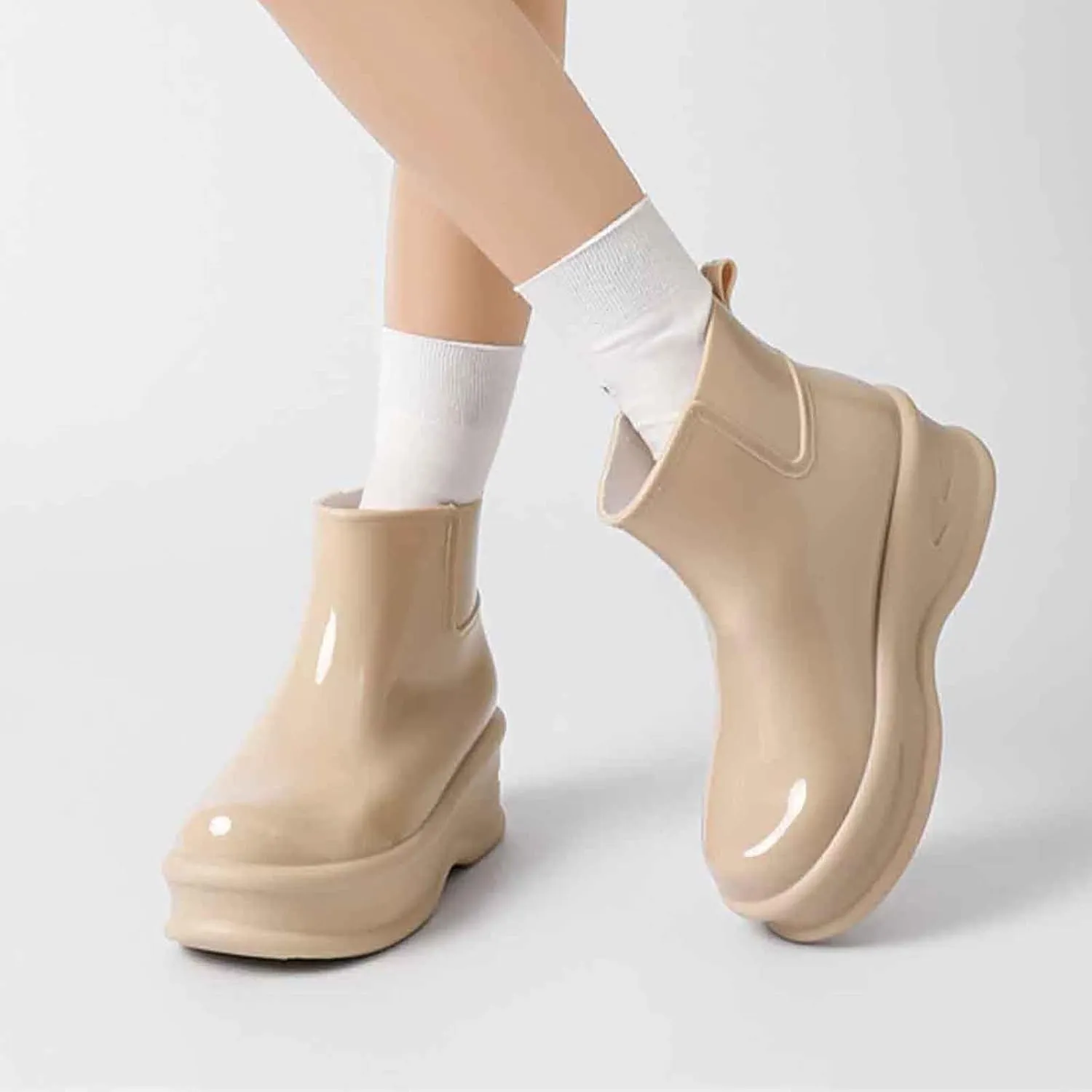 Durable Women's Rain Shoes Thick Sole Footwear Rainy Days Perfect Outdoor Activities Stylish and Rain Boots with Dogs