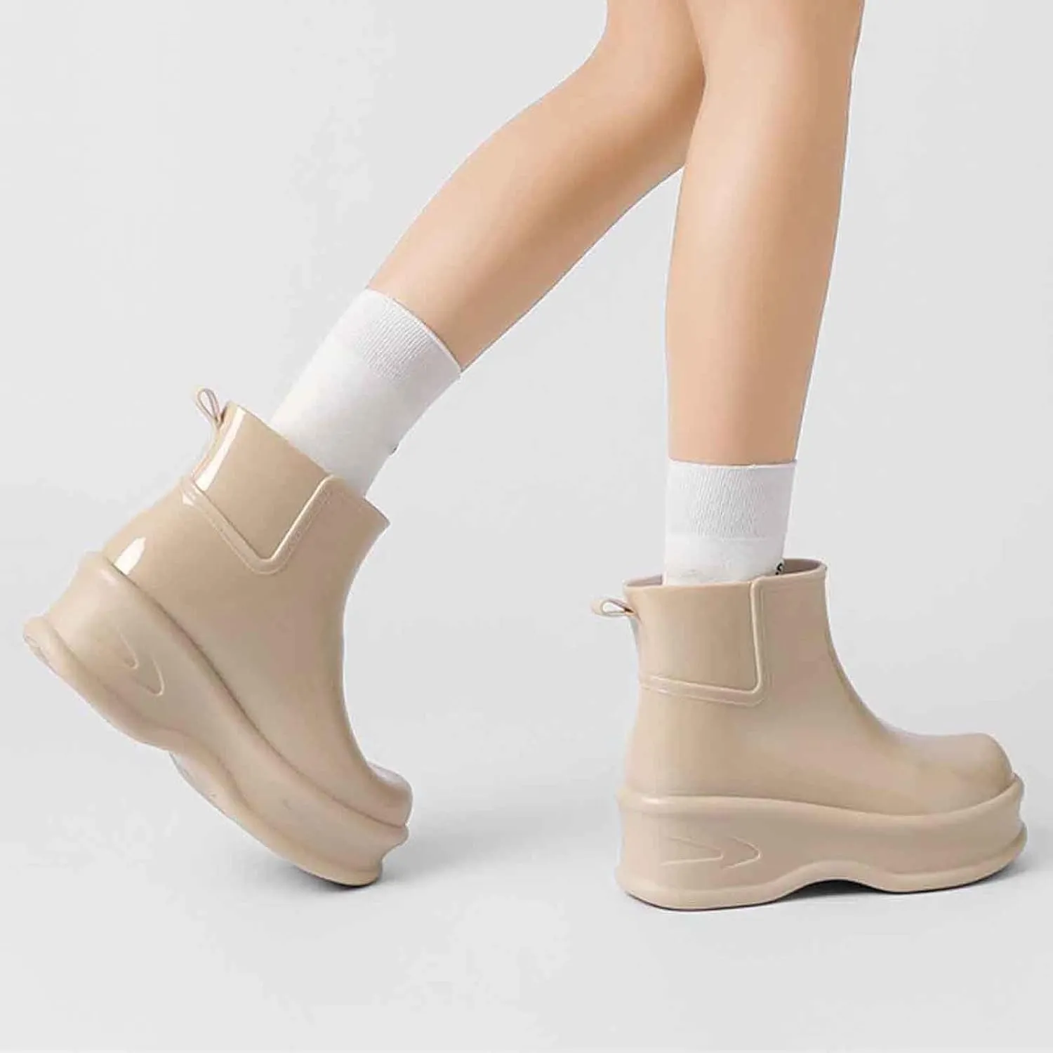 Durable Women's Rain Shoes Thick Sole Footwear Rainy Days Perfect Outdoor Activities Stylish and Rain Boots with Dogs