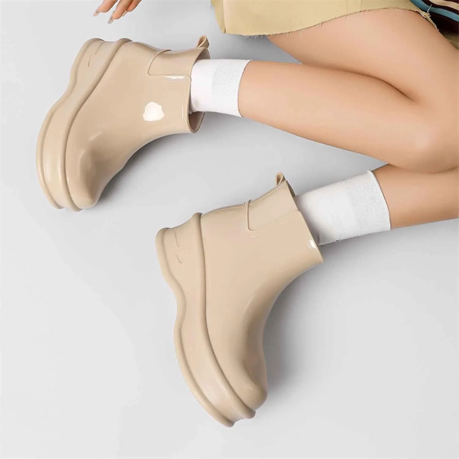 Durable Women's Rain Shoes Thick Sole Footwear Rainy Days Perfect Outdoor Activities Stylish and Rain Boots with Dogs