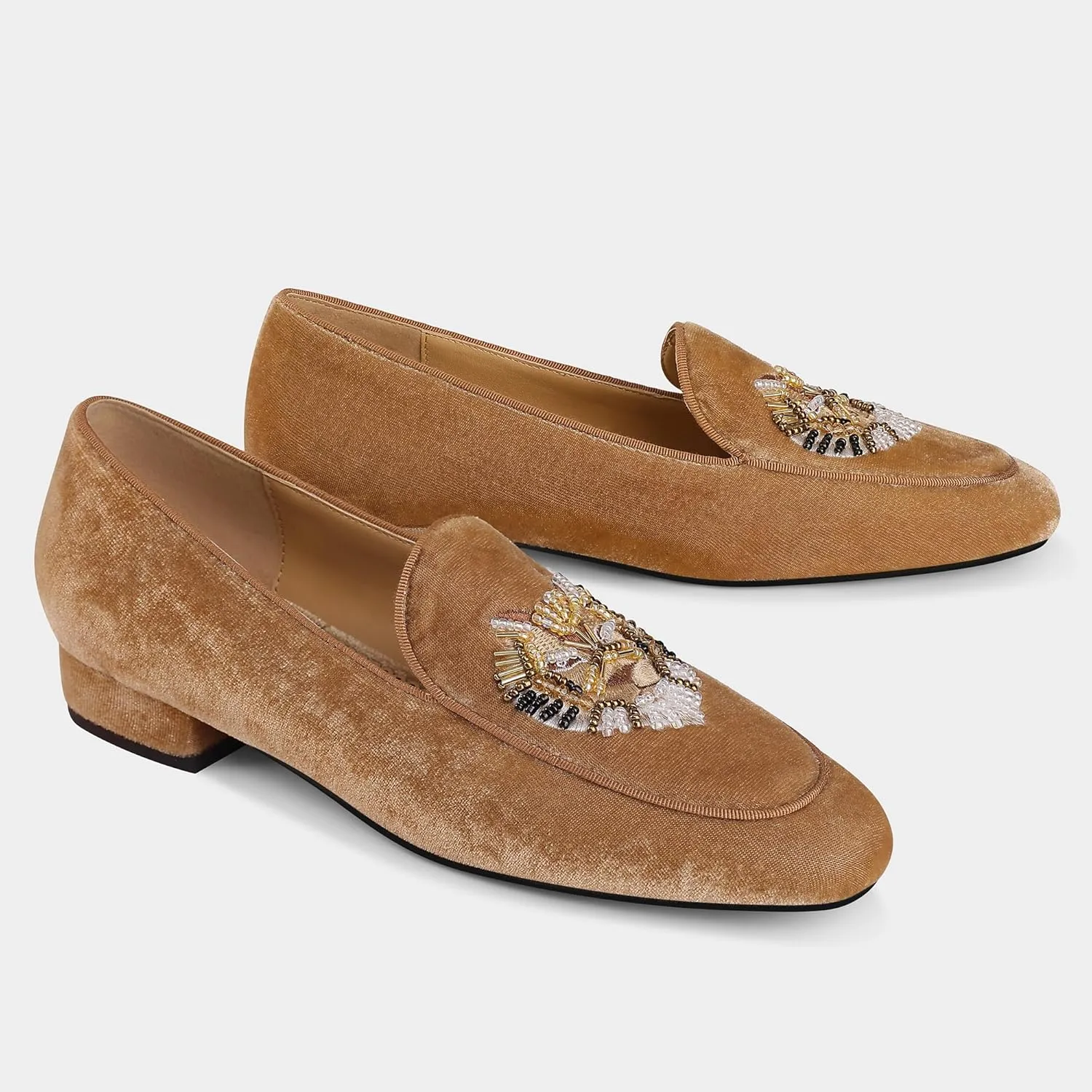 Embroidered Loafers for Women Round Toe Velvet Flats with Tiger Head Pattern