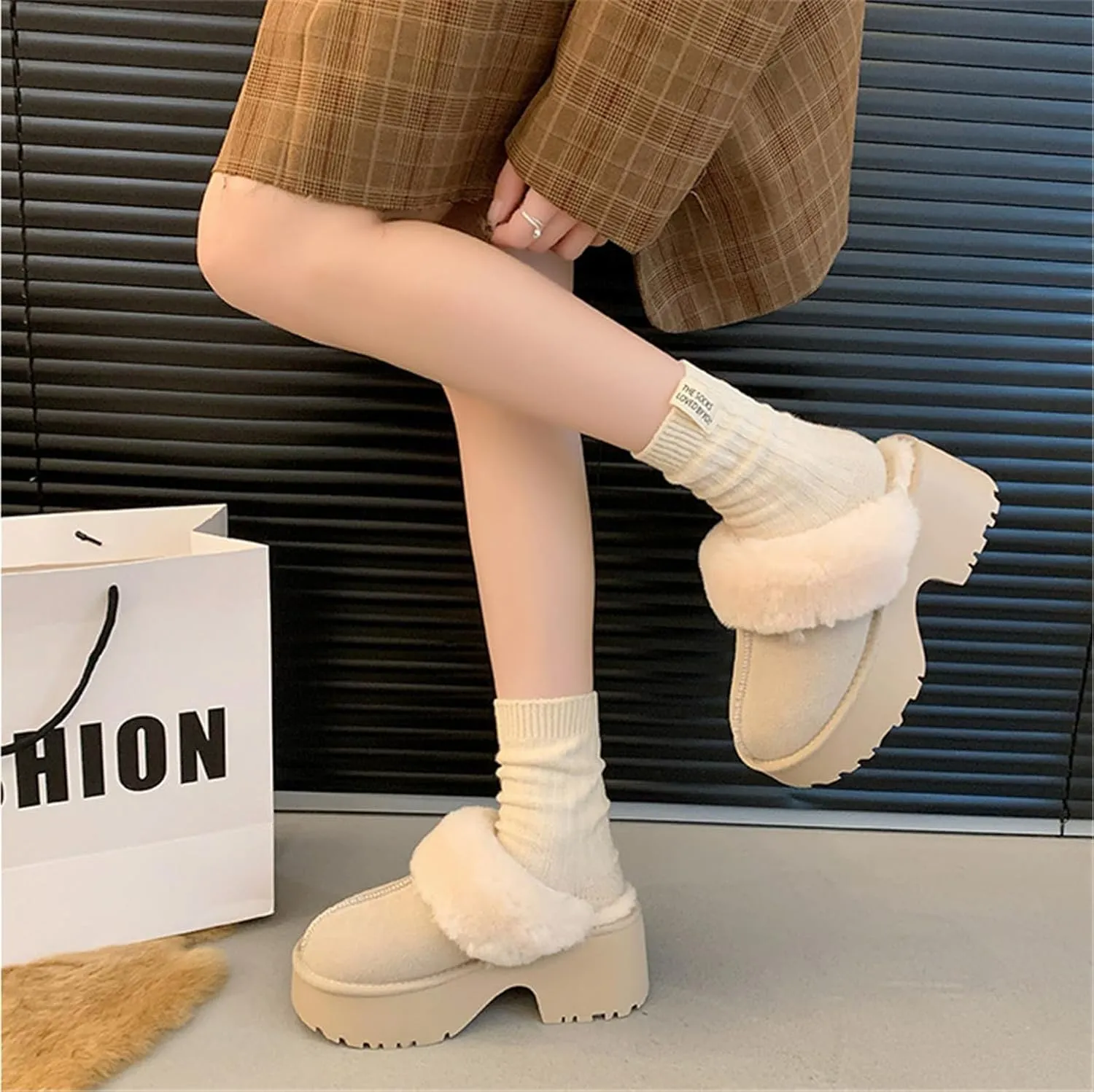 Fashion Platform Clogs for Women's Casual Outdoor Slip on Plush Lining Slippers Comfortable Outdoor Non Slip Women's Mules & Clogs