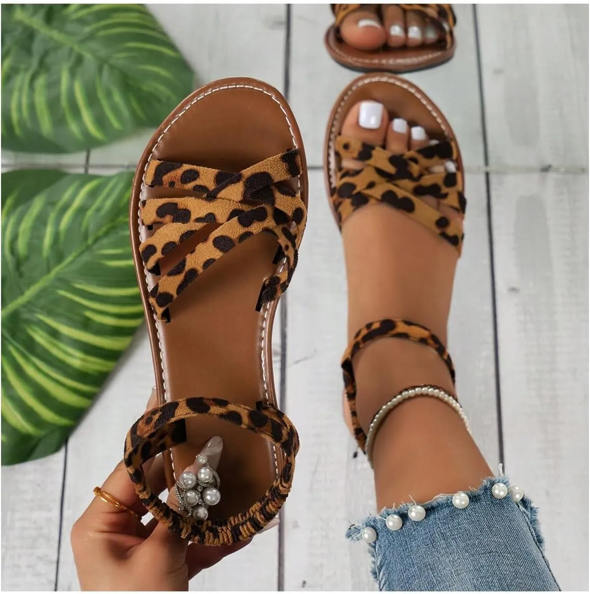GORGLITTER Women's Leopard Print Flat Sandals Cheetah Criss Cross Strappy Open Toe Ankle Strap Dressy Sandal