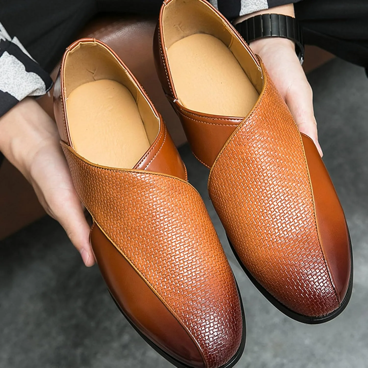 Men's Summer Business Genuine Leather Hollow Loafers Fashionable Retro Round Toe Slip-On Flat Breathable Comfortable Formal Leather Shoes for Men