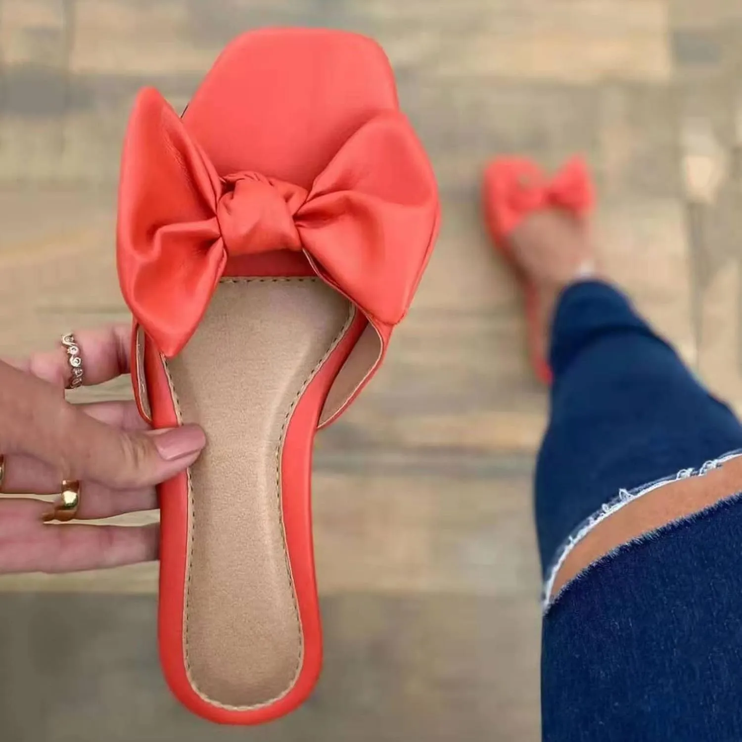 oiangi Bow Sandals for Women Flat Trendy Casual Solid Square Toe Open Toe Slip-on Slippers Summer Cute Comfy Outdoor Beach Shoes Flip Flops Sandalias Niña