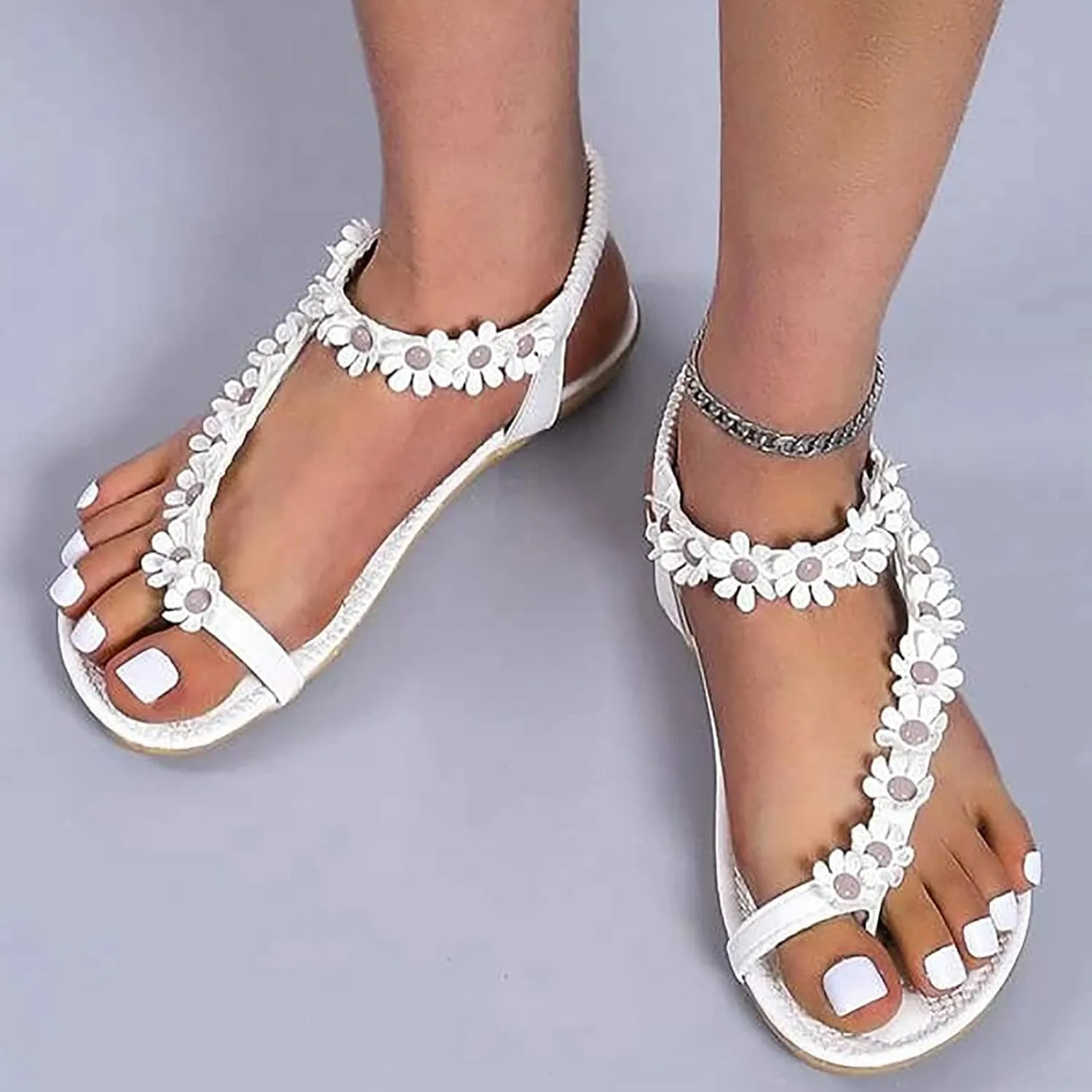 Toe Loop Spring Flat Sandals for Women Beach One Toe Trendy Sling Sandals Summer 2025 Thong Falt Ladies Floral Boho