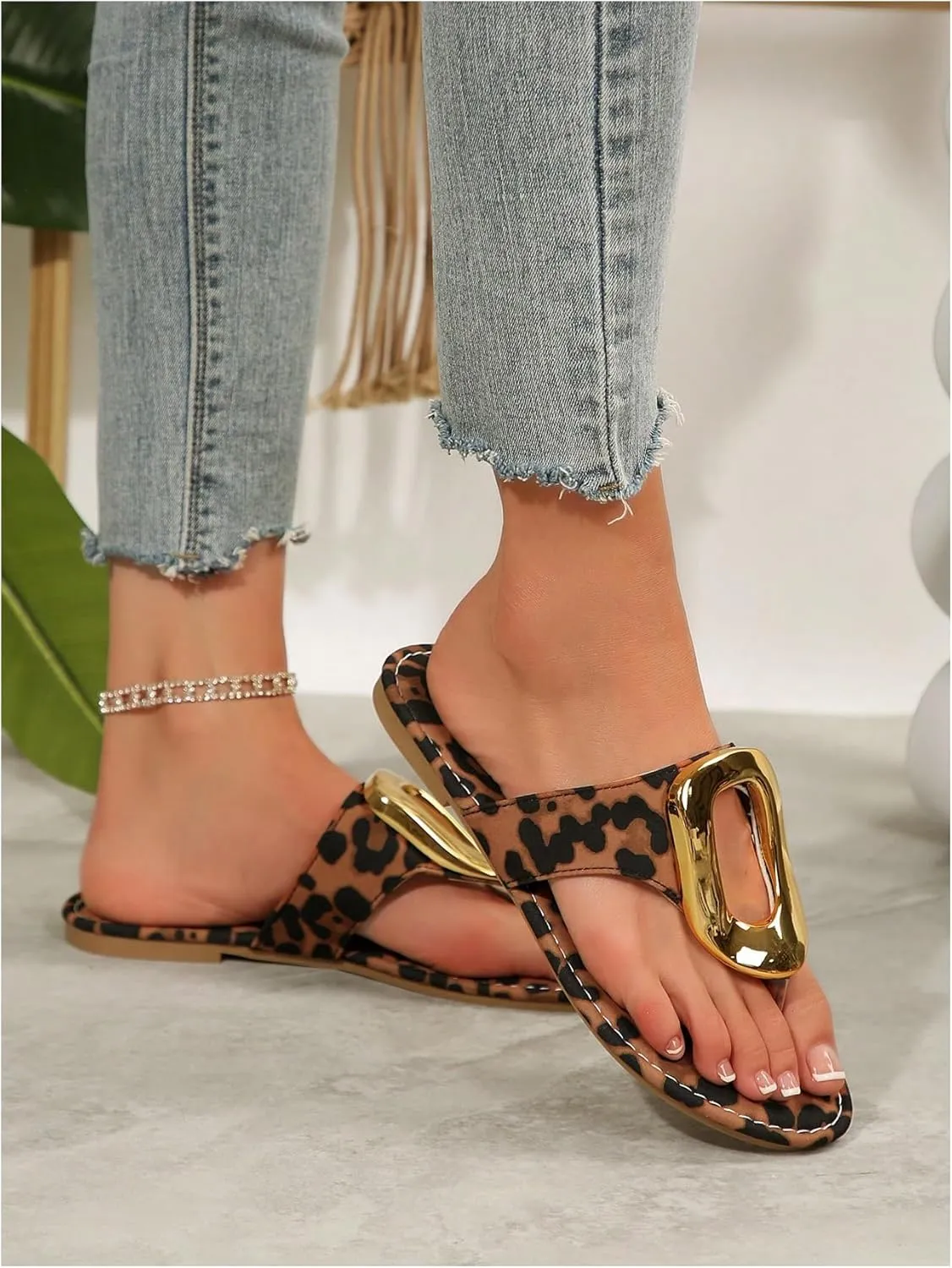 Verdusa Women's Leopard Print Flip Flops Flat Sandals Casual Summer Thong Sandals