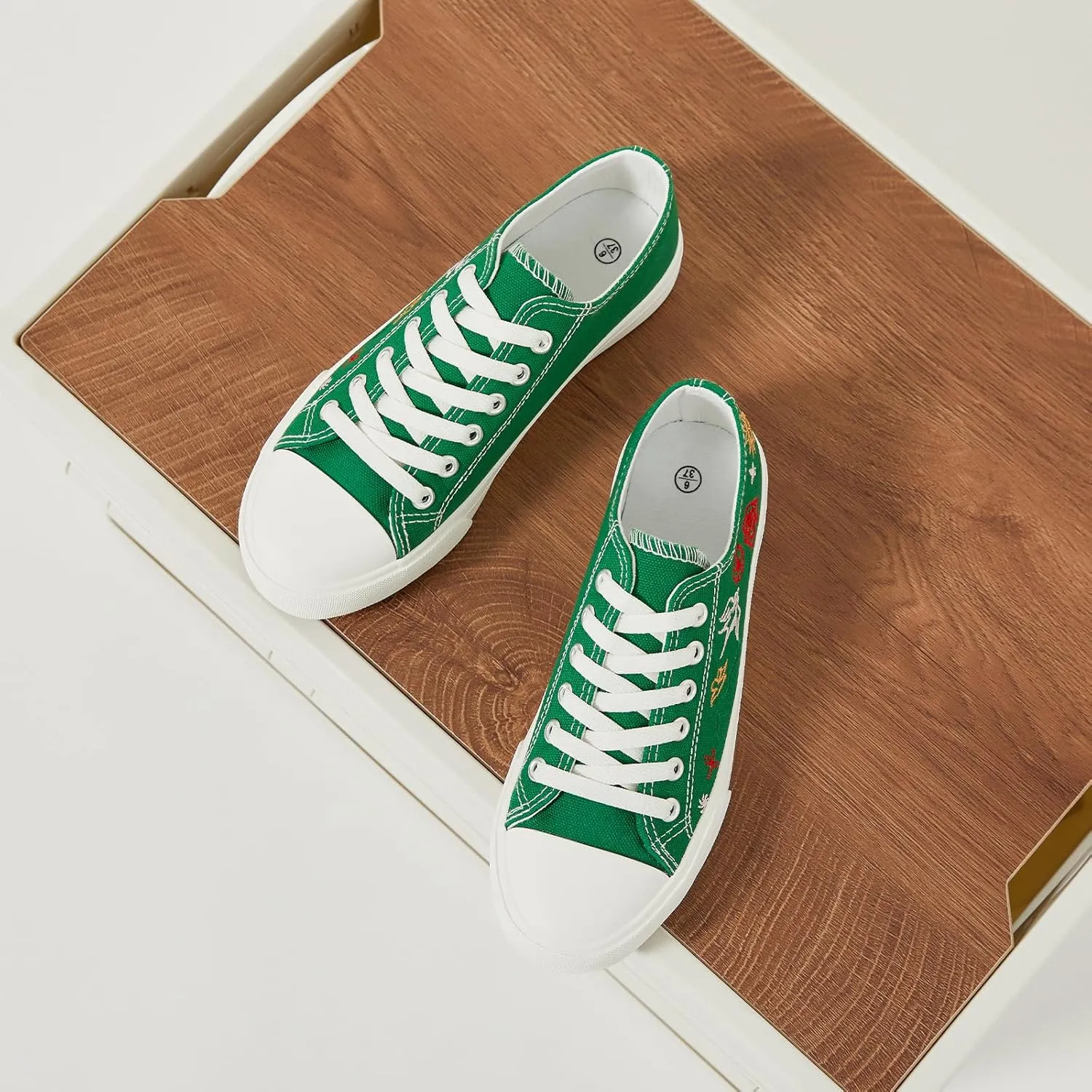 Women Canvas Sneakers with Embroidered Flower,Lace up White Tennis Shoes,Casual Low Top Fashion Sneakers