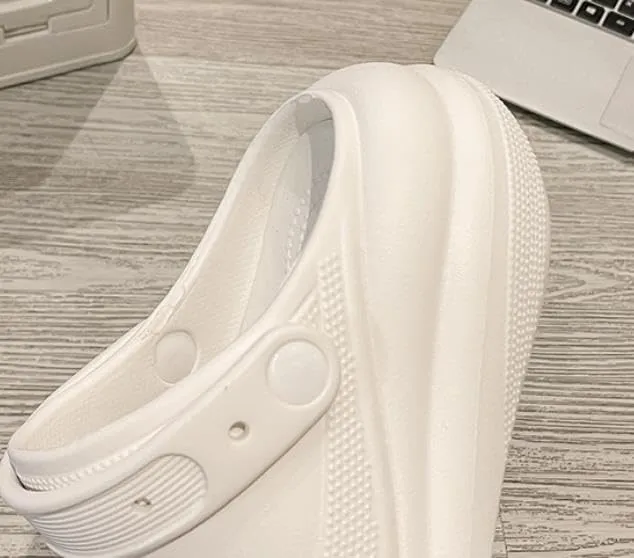 Women's DIY Crystal Bear Platform Clogs Slip On Slides Shoes Beach Sandals Gardener Clog Mules Clog Wedge Sandals Outdoor Beach Shoes