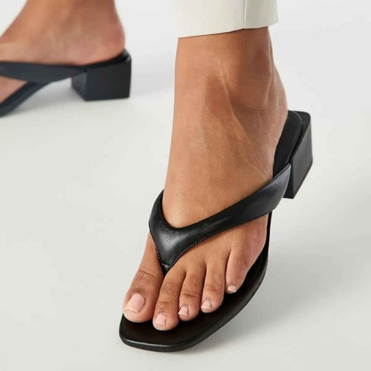 YDN Women's Comfortable Chunky Low Heel Flip Flop Sandals Open Square Toe Thong Slide Mules Indoor and Outdoor Dressy Casual Slipper Shoes Size 4-16 US