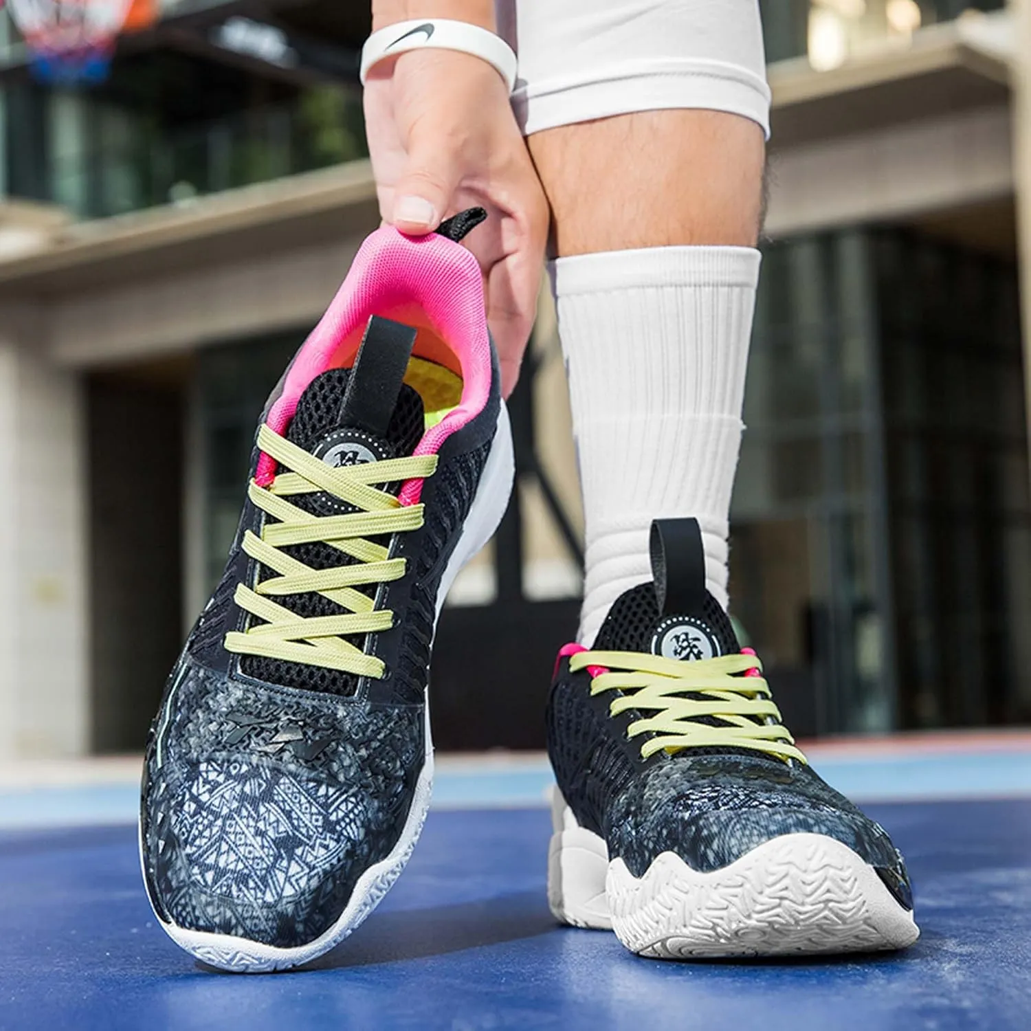 Youth Men's Women's Training Basketball Shoes Luminous Lightweight Fashion Anti-Slip Breathable Sneakers